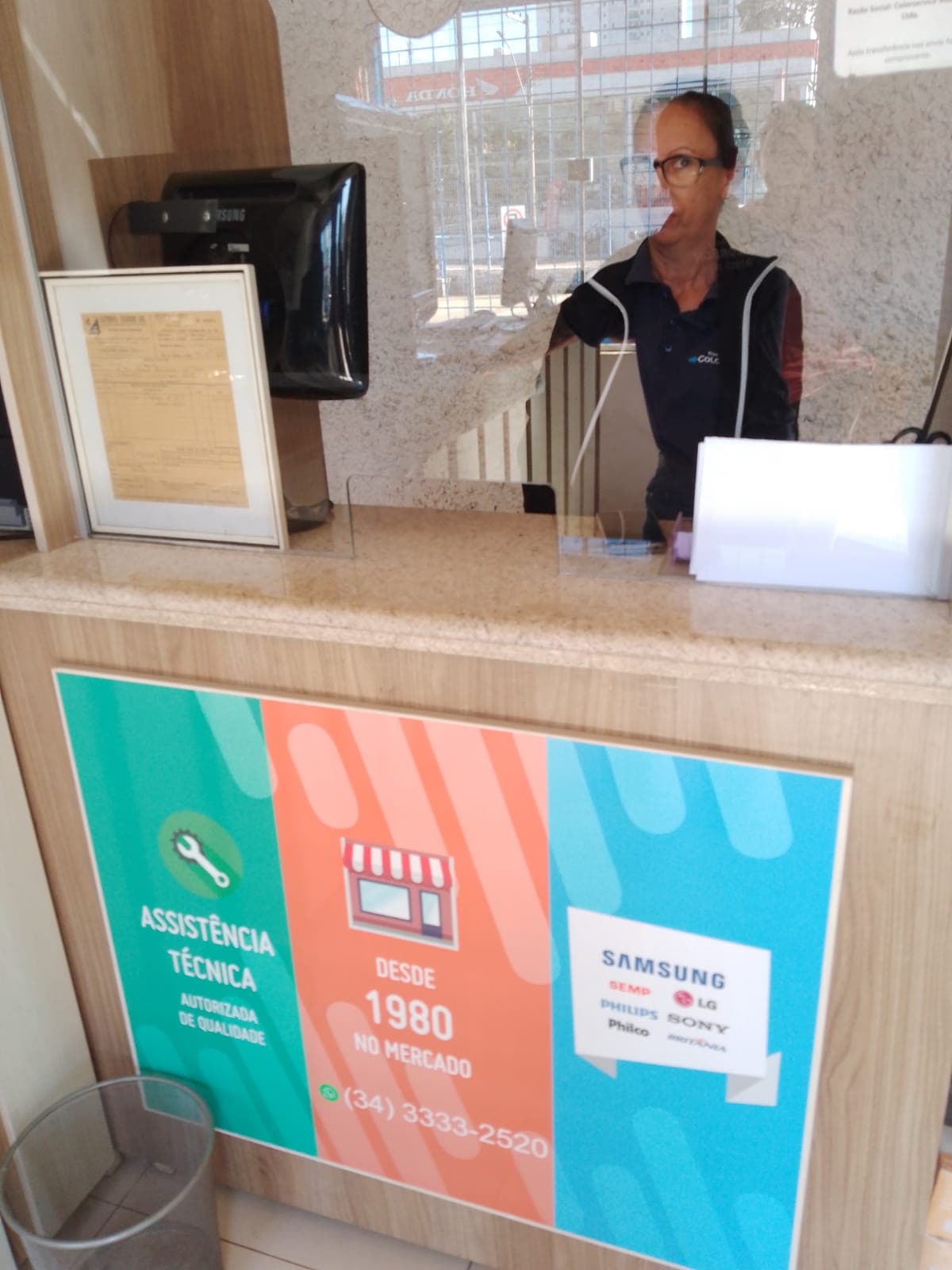 Atendimento na recepção da Colorsom